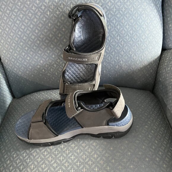 Dark Gray Skechers Men's Sandals Size 10 NEW - Picture 1 of 4
